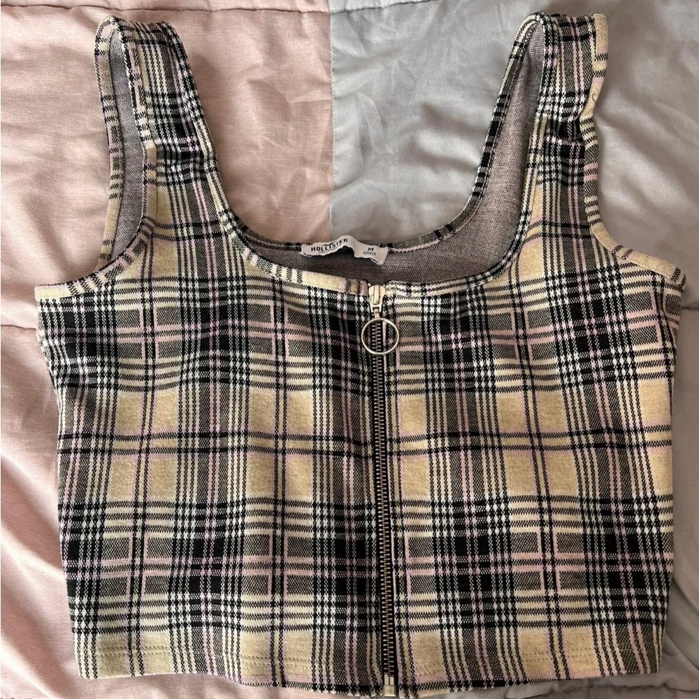 Hollister top